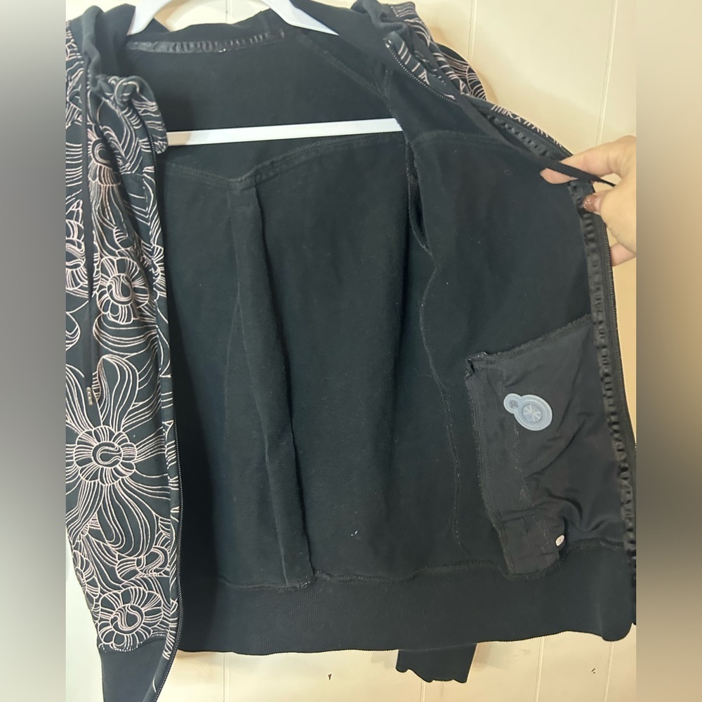 Lululemon size dot 2, Black Long Sleeve Full Zip Hooded floral Jacket - Picture 7 of 10